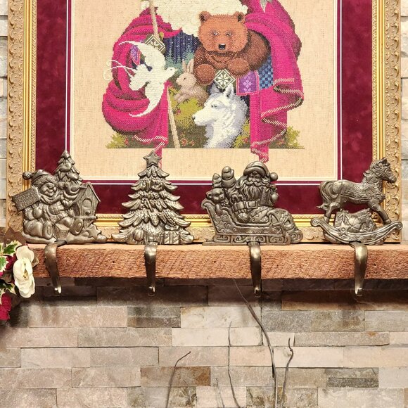 Noel Grandeur Christmas Cast Iron Vintage Stocking Hangers 4pc Set COLLECTIBLE - Picture 10 of 10